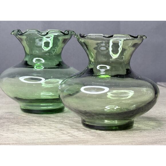 Pair Anchor Hocking Emerald Green Glass Ruffled Edge Vase 2135B - Picture 2 of 5